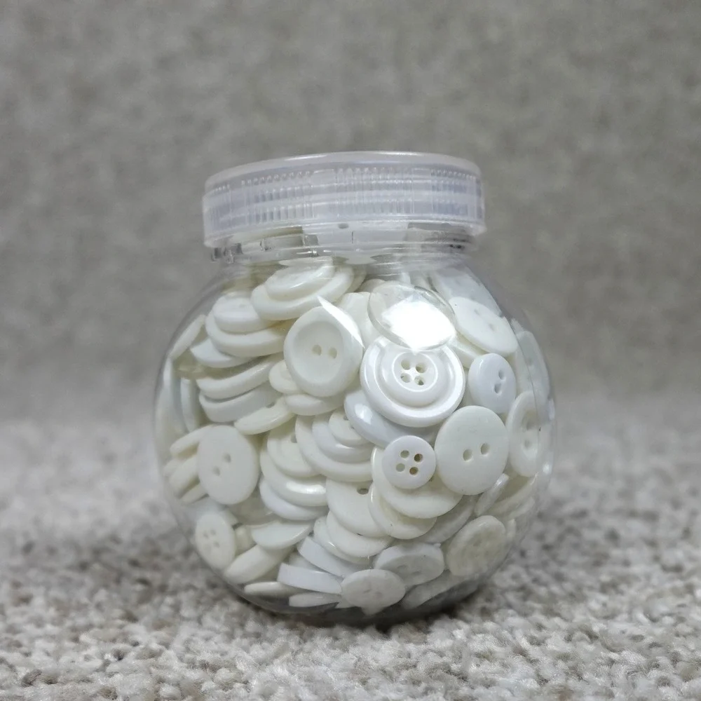 Blumenthal Lansing Le Bouton White Assorted Buttons 4oz Jar 541001003